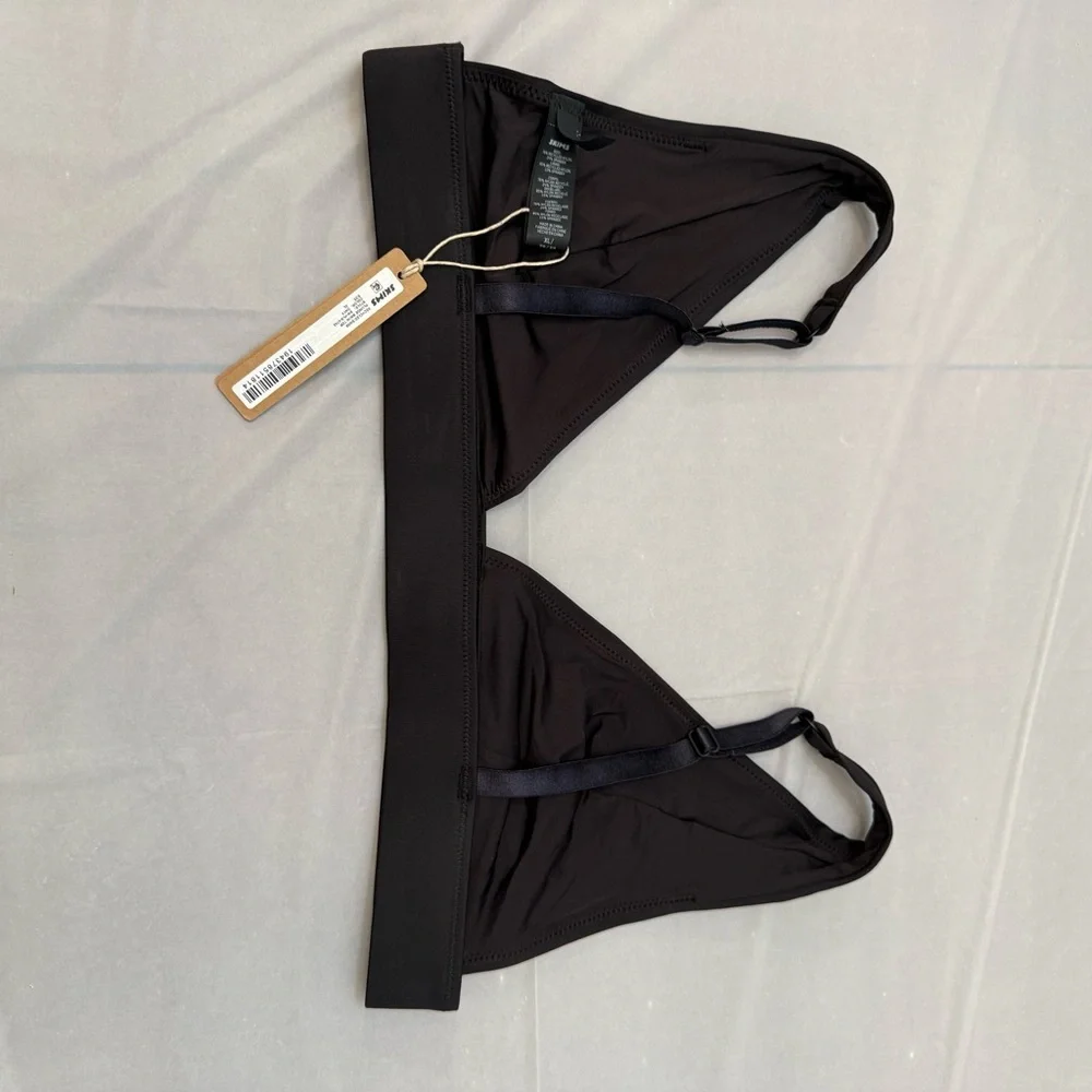 Women’s SKIMS Black Triangle Seamless Design bikini top size XL